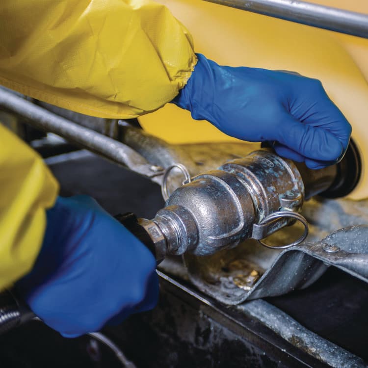 KIMBERLY-CLARK PROFESSIONAL A70 Chemical Spray Protection Aprons, Polyethylene-Coated Fabric, One Size Fits Most, Yellow, 100/Carton (ANS97790) thumbnail 4