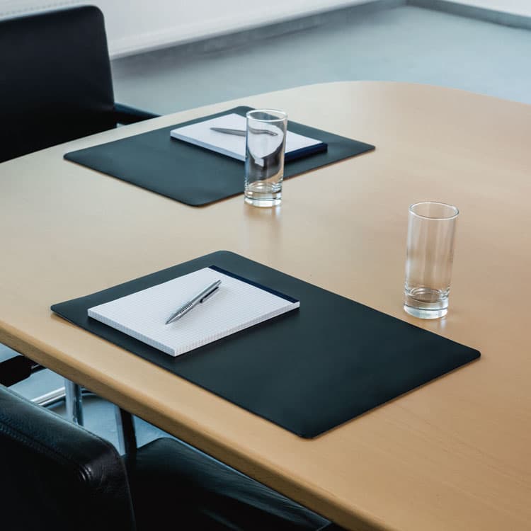 DURABLE OFFICE PRODUCTS CORP. Anti-Slip Contoured Edge PVC Desk Pad, 20.5" x 25.5", Black (DBL710301) thumbnail 2