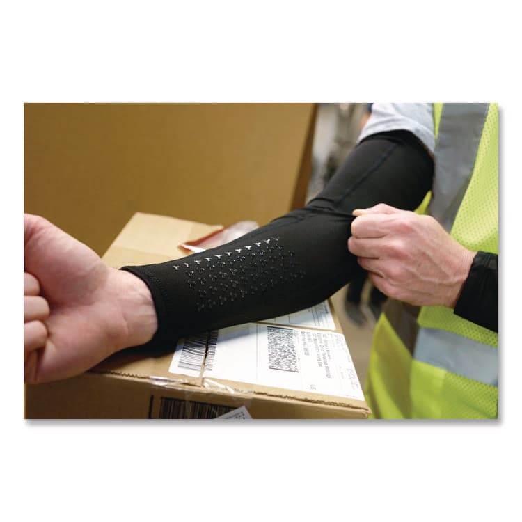 TENACIOUS HOLDINGS, . Chill-Its 6691 Cooling Arm Sleeves with Box-Handling Grip, Polyester/Spandex, Medium, Black, Pair (EGO12387) thumbnail 3