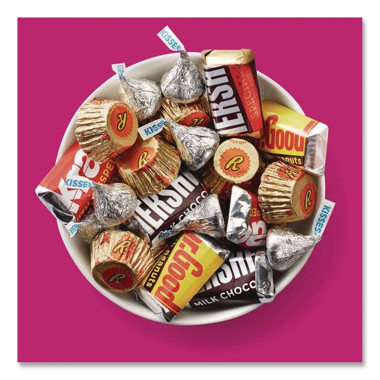 NATIONAL BRAND Hershey's and Reese's Miniatures Assorted Chocolate Candy Party Pack, 32.9 oz Bag (HRSHEC45716) thumbnail 4