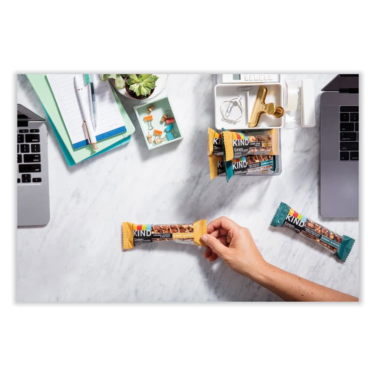 KIND LLC Nuts and Spices Bar, Dark Chocolate Mocha Almond, 1.4 oz Bar, 12/Box (KND18554) thumbnail 3