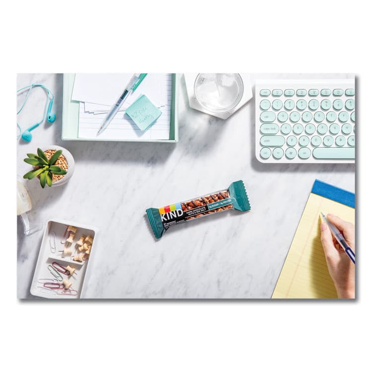 KIND LLC Nuts and Spices Bar, Dark Chocolate Nuts and Sea Salt, 1.4 oz, 12/Box (KND17851) thumbnail 3